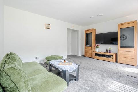 2 bed property, in Spoondell, £280,000