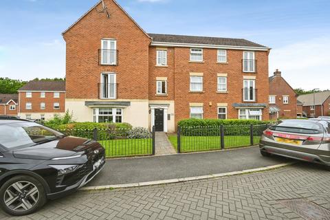 2 bed property, in Rockford Gardens, £140,000