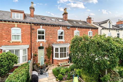 4 bed property, in Moorland Terrace, £425,000
