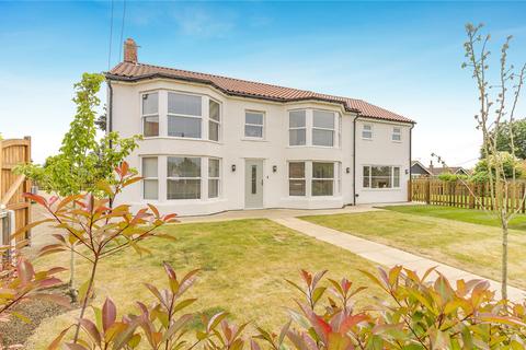 5 bed property, in Ketts Hill, £795,000
