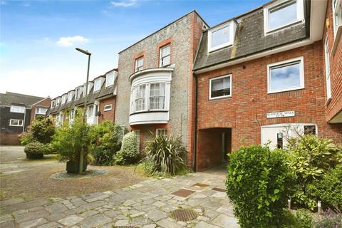 3 bed property, in Seahorse Walk, £180,000