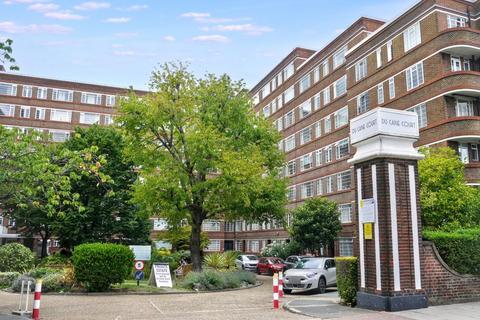 1 bed property, in Flat Du Cane Court, £45,000