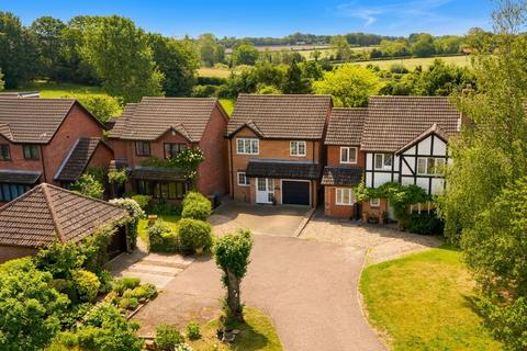 3 bed property, in Tuttles Lane West, £350,000