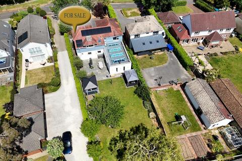 5 bed property, in Merley Lane, £900,000