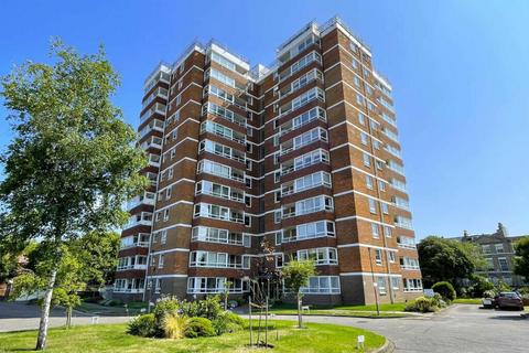 2 bed property, in Blount Road, £229,000