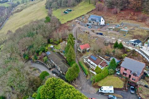 3 bed property, in Golwg Y Mynydd, £90,000