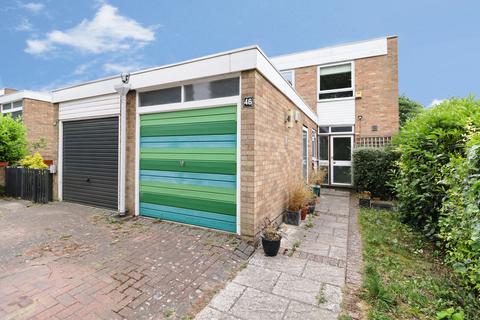 4 bed property, in Overbury Avenue, £625,000