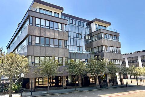 1 bed property, in Silbury Boulevard, £190,000