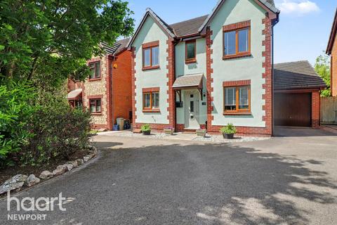 4 bed property, in Chestnut Drive, £430,000