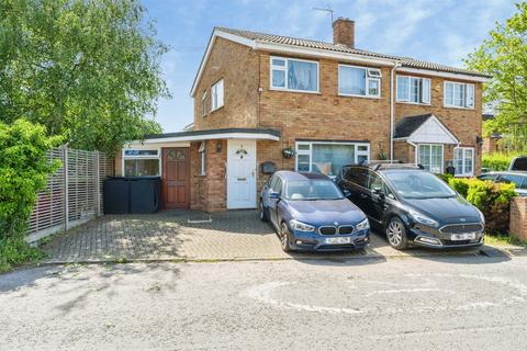 3 bed property, in The Grove, £425,000