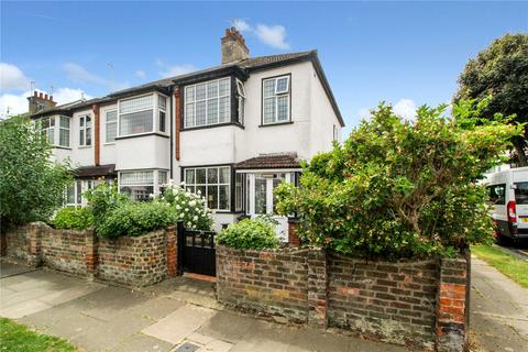 3 bed property, in Glenbervie Drive, £400,000