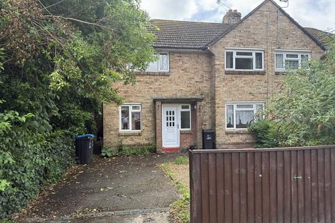 2 bed property, in Alder Crescent, £275,000