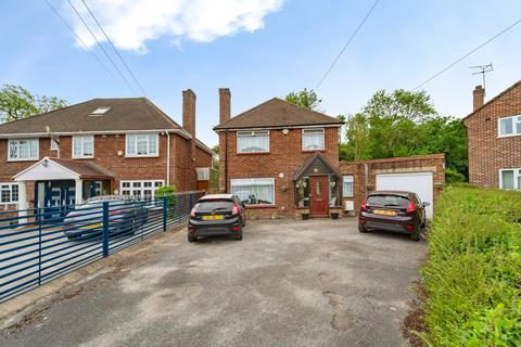3 bed property, in Lawn Avenue, £800,000