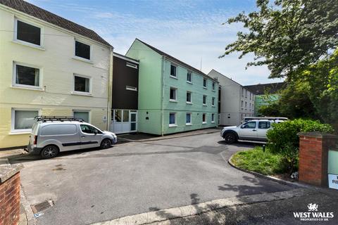 2 bed property, in Little Haven, £130,000