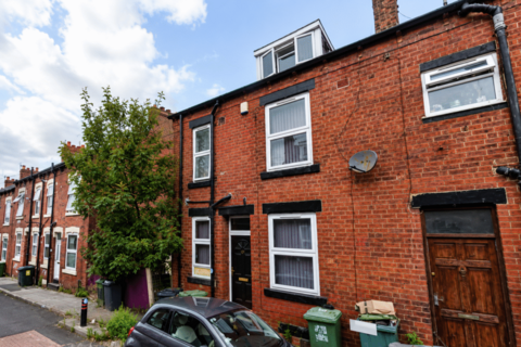 2 bed property, in Autumn Place, £180,000