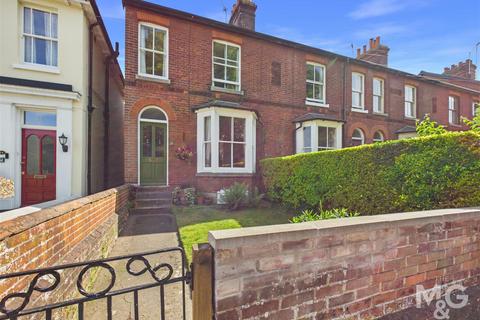 3 bed property, in Queens Road, £425,000
