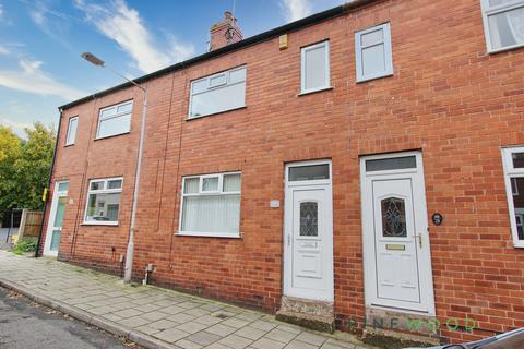 2 bed property, in Laurel Avenue, £115,000