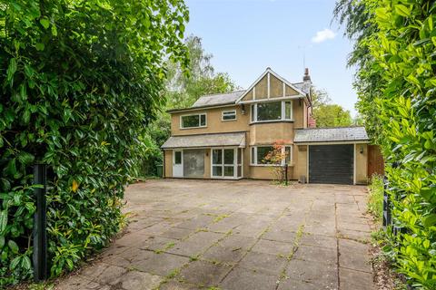 5 bed property, in Conker Lane, £800,000