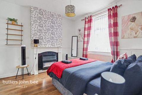 3 bed property, in Stoke-On-Trent ST6 1, £105,000