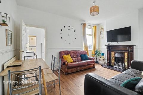 3 bed property, in Stoke-On-Trent ST6 1, £105,000