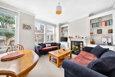 2 bed property, in Sellincourt Road, £575,000