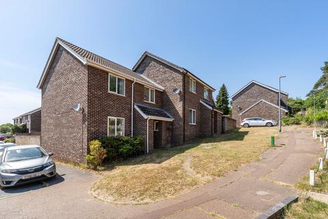 3 bed property, in Lindford Drive, £290,000