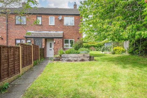 2 bed property, in Honey Meadow, £200,000