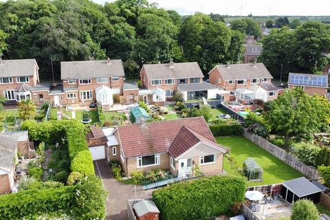 3 bed property, in Knightsbridge Avenue, £250,000