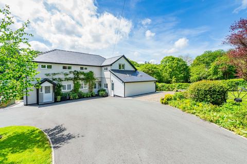5 bed property, in Van Road, £625,000