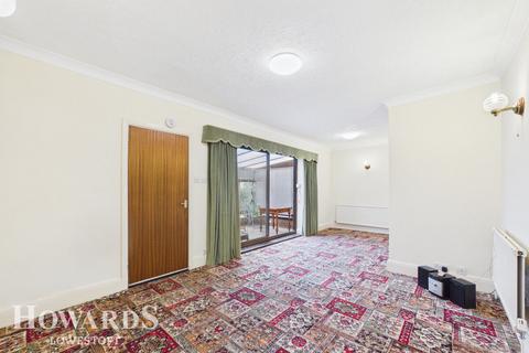 2 bed property, in St Margarets Road, £210,000
