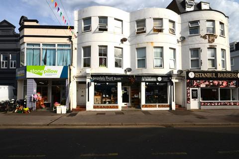 2 bed property, in High Street, £160,000
