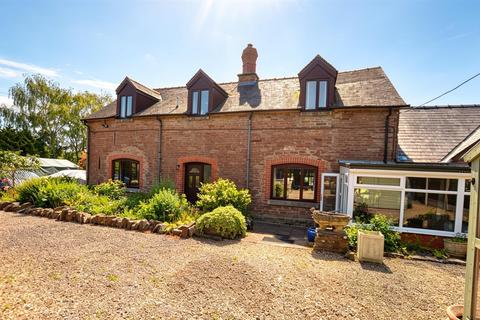 3 bed property, in Hatfield, £480,000