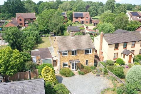 3 bed property, in Chapel Street, £395,000