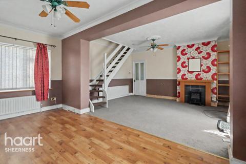 3 bed property, in Cecil Avenue, £180,000