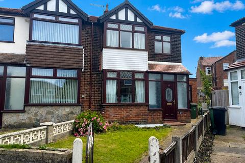 2 bed property, in Brendon Avenue, £220,000