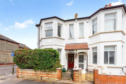 4 bed property, in Nether Street, £875,000