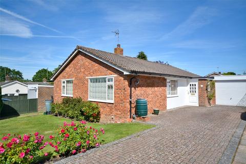 2 bed property, in Mill End, £475,000