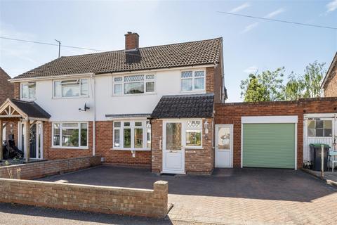3 bed property, in Fulmar Road, £375,000