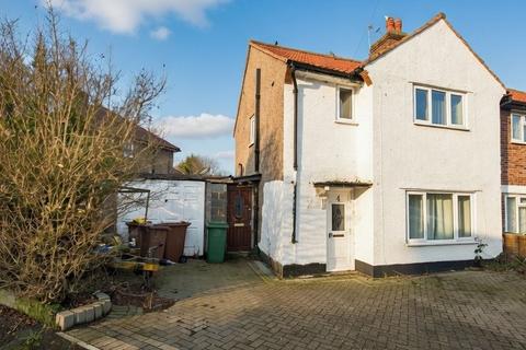 3 bed property, in 4 Dingwall Road, £350,000