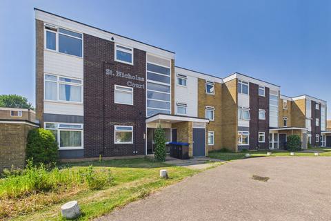 1 bed property, in St Nicholas Court, £175,000