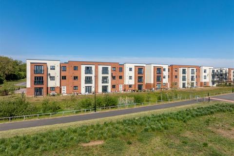 2 bed property, in Sunflower Drive, £160,000