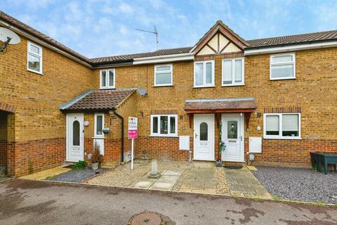 2 bed property, in Aylmer Drive, £180,000