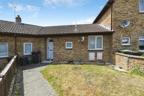 2 bed property, in Rosecroft Close, £300,000
