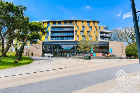 1 bed property, in Madeira Road, £180,000