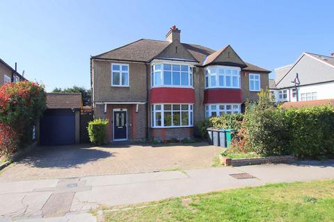 4 bed property, in Shirley Avenue, £775,000