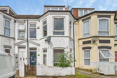 6 bed property, in Walpole Road, £180,000
