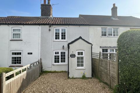 2 bed property, in 3 Main Road Utterby Louth LN11 0TP, £79,500