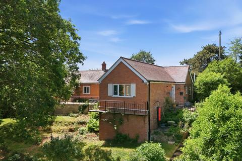 3 bed property, in Horse Road, £595,000