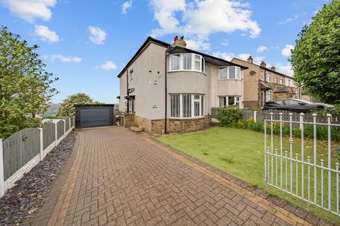 3 bed property, in Roper Lane, £290,000