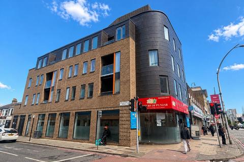 2 bed property, in Flat 3 Regnas Heights, £130,000